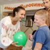 Актори театру в гостях у дітей — переселенців