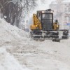 В місті продовжуються роботи з розчищення доріг від снігу.