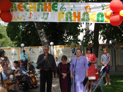 ВЕСНЯНЕ РАНДЕВУ З БІБЛІОТЕКОЮ