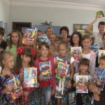 Вручення шкільного приладдя дітям до початку навчального року