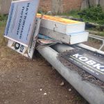 Проведено демонтаж незаконно встановлених рекламних конструкцій на опорах освітлення