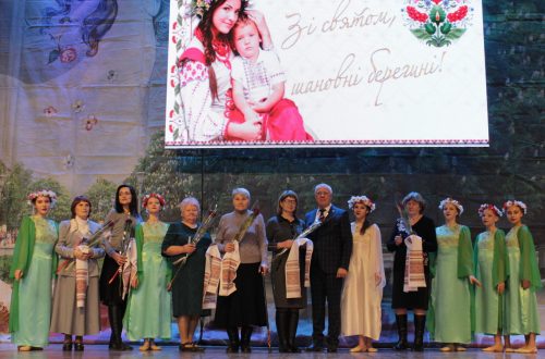 Жінок Павлограда привітали зі святом під час святкового концерту