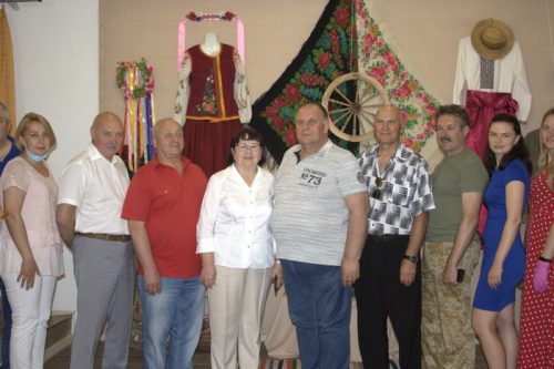 «Від шапки до військового кашкета: історія популярних головних уборів»