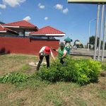 У період літніх канікул старшокласники беруть участь в благоустрою рідного міста
