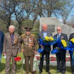 Квіти до братських могил