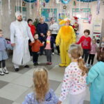 Святий Миколай завітав у лікарню до малечі